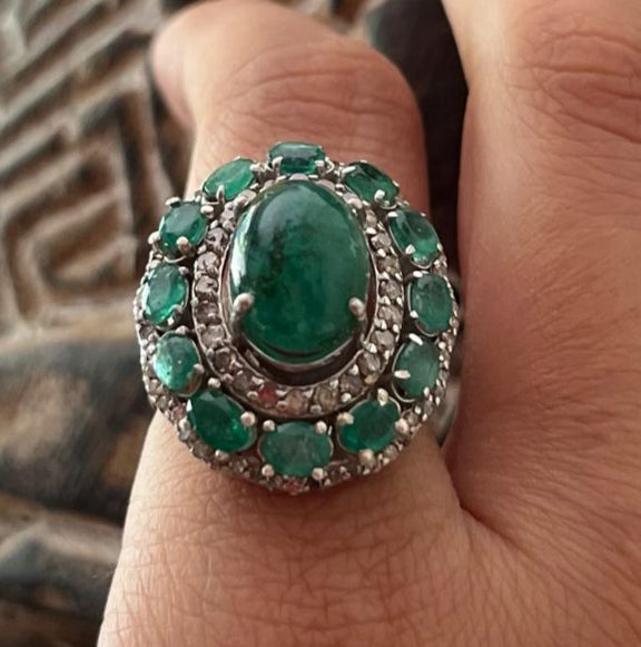 Victorian-Style Sterling Silver Ring with Ct Zambian Emerald Cabochon Diamonds