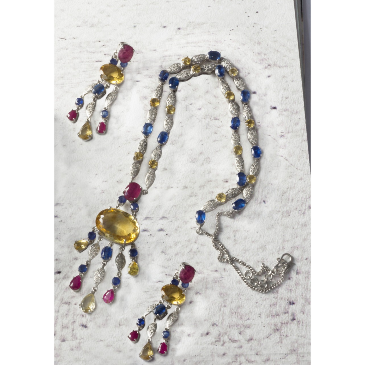 Radiant Elegance: A Dazzling Necklace & Earrings Set